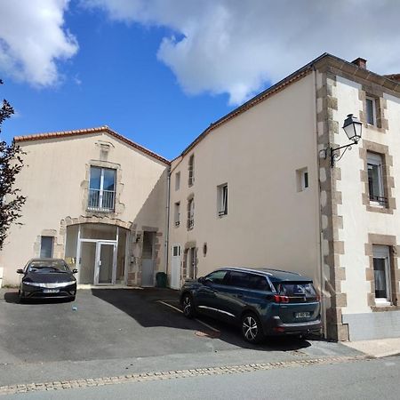 Logis Des Chouans Apartment Les Landes-Genusson Exterior photo